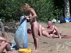 Boquete na praia de nudismo 2 - videosadultos18.com