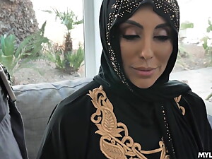 Muslim Wife Takes The IT Guy's Dick