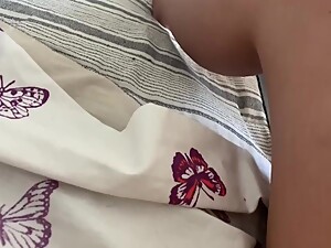 WATCH PORN WITH ME / ORGASMING TO HUSBAND AND WIFE THREESOME