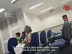 Cristina Almeida mostrando os peitinhos e sendo bolinada dentro do Banco do Brasil pelo Marido Corno