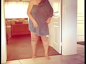 Grandpa'_s secret voyeur vid of wife after her shower